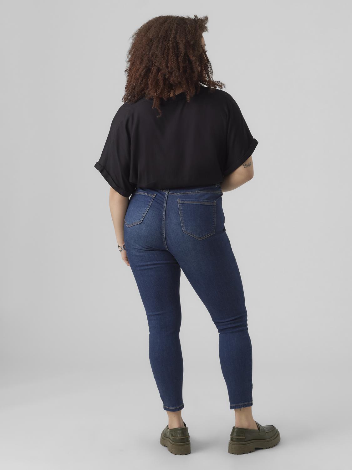 model_shot-back